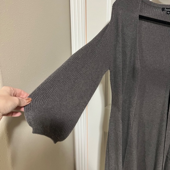 Long line open front cardigan with small balloon sleeves - Picture 2 of 10